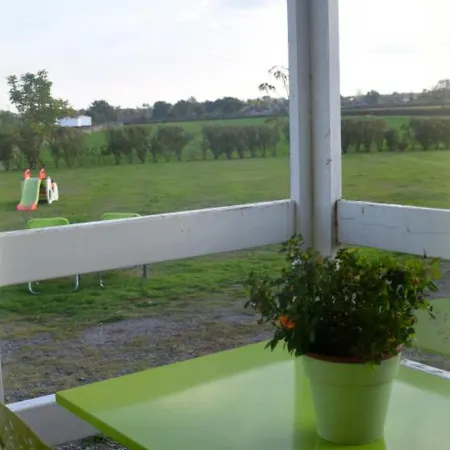Charmants Au Bord Du Avec Terrasse, Activites Nautiques Et Peche, Animaux Acceptes, Inclus - Fr-1-489-361 * Pierrefitte-sur-Loire